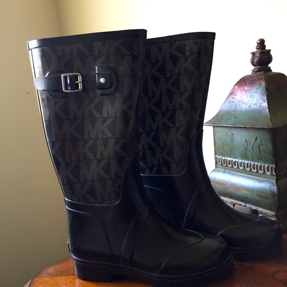 Michael Kors Shoes - Michael Kors Logo Black Rainboots Size 6M